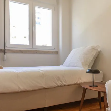 Alvalade 58 - Charming 2 Bedroom With Ac Near The Airport And Center דירה ליסבון